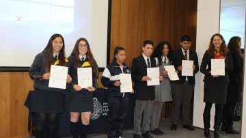 Proyecto Pathways PUCV-AT&T becó a 21 escolares para estudiar inglés y programación en nuestra Universidad
