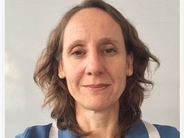 Paula Ortúzar: Primera estudiante sorda en titularse de un postgrado en lingüística en Chile