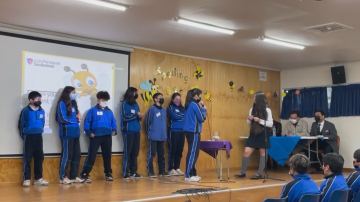 Profesores de Pedagogía en Inglés participan como jurado en Spelling Bee de colegio en Viña del Mar