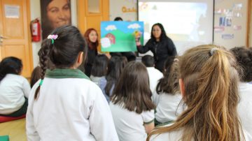 Colegio Seminario San Rafael celebró semana del inglés con cuenta cuentos para niños de primer ciclo básico con participación del ILCL