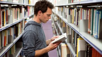 Profesor Pascal Matzler se adjudica Fondecyt de Iniciación para investigar la escritura de artículos en inglés en postgrados STEM